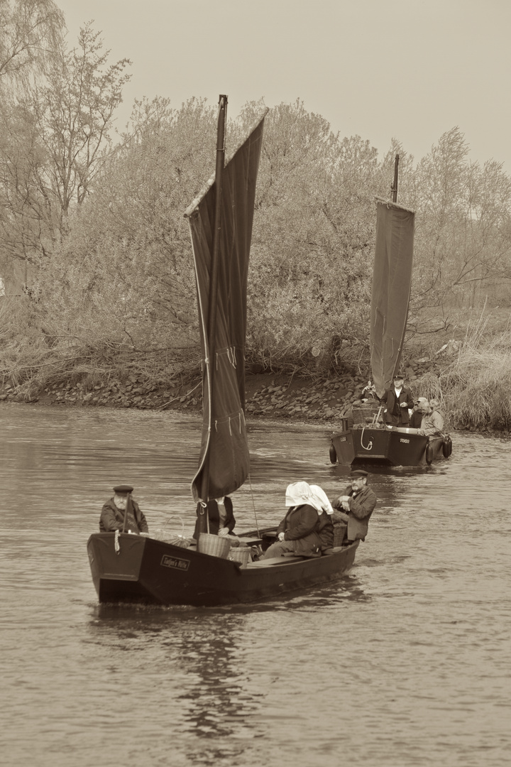 Blick zurück - Torfkahnarmada 2011 ...