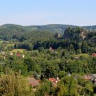 Blick zurück über Mala Skala zum Frydstejn (links hinten) und zum Pantheon