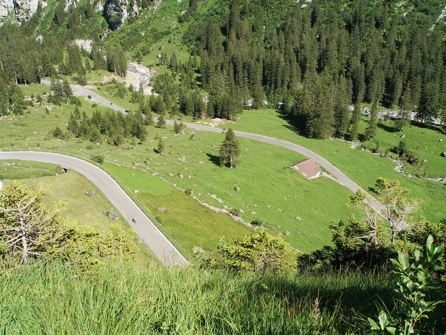 Blick zurück vom Anstieg zum Klausenpass