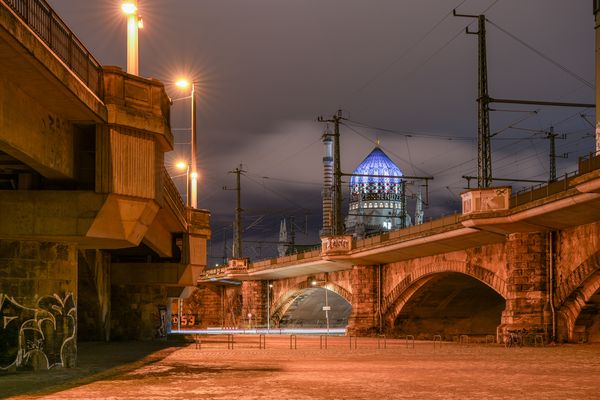 Blick zwischen der Marienbrücke zur Yenidze 2