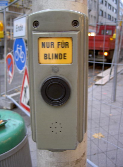 BLIND --- wie sollen sie das bitte lesen können ???