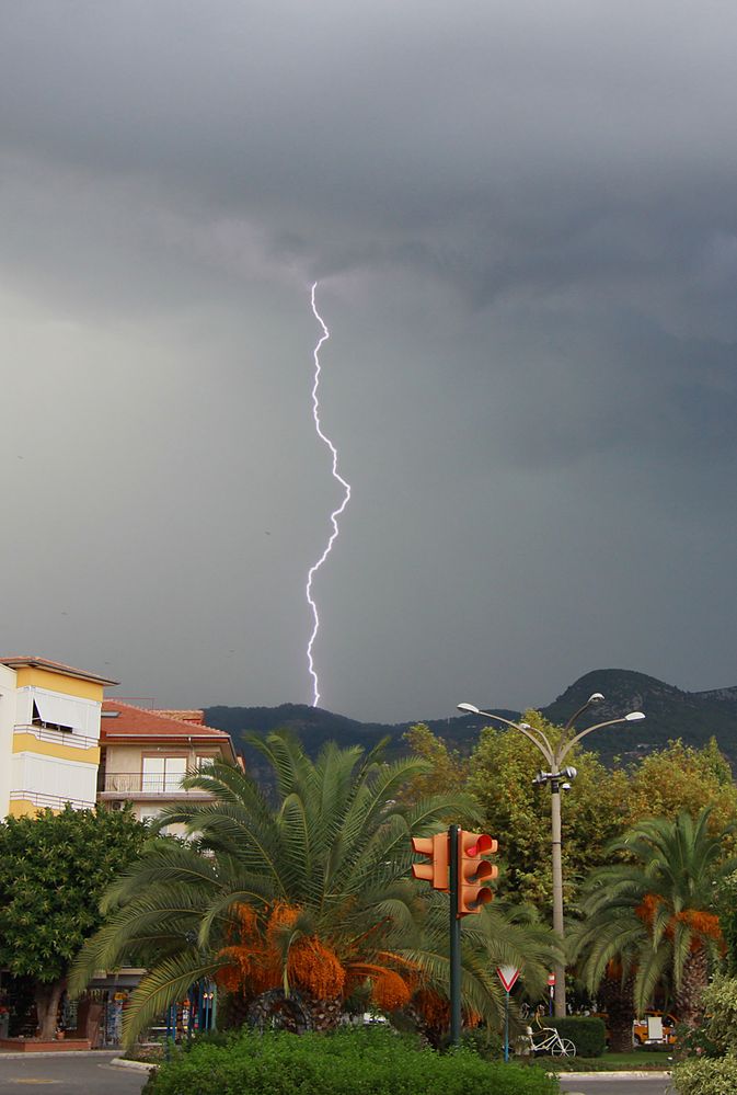 Blitz & Donner über Alanya... (frei Hand)...