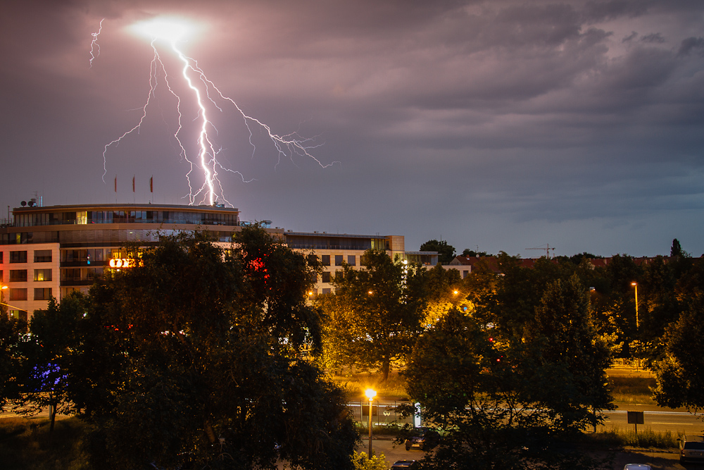 Blitz über Berlin Weißensee