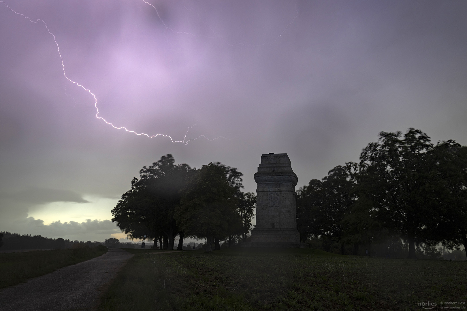 Blitz über dem Bismarckturm
