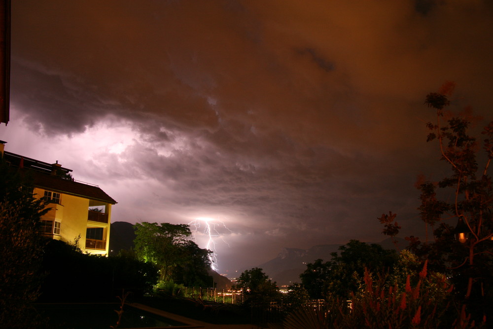 Blitz über dem Etschtal