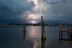 Blitz über dem Hafen von Ft. Myers Beach