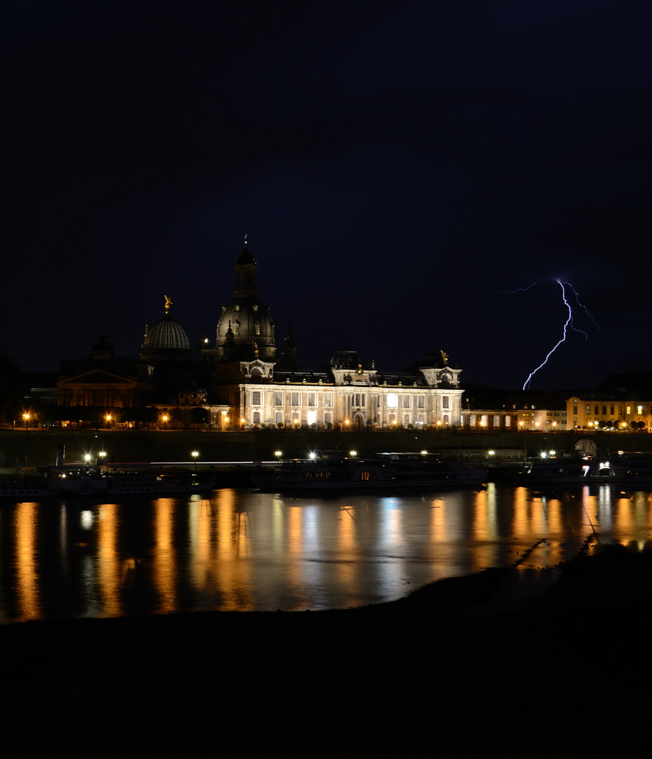 Blitz über der Dresdner Altstadt 2