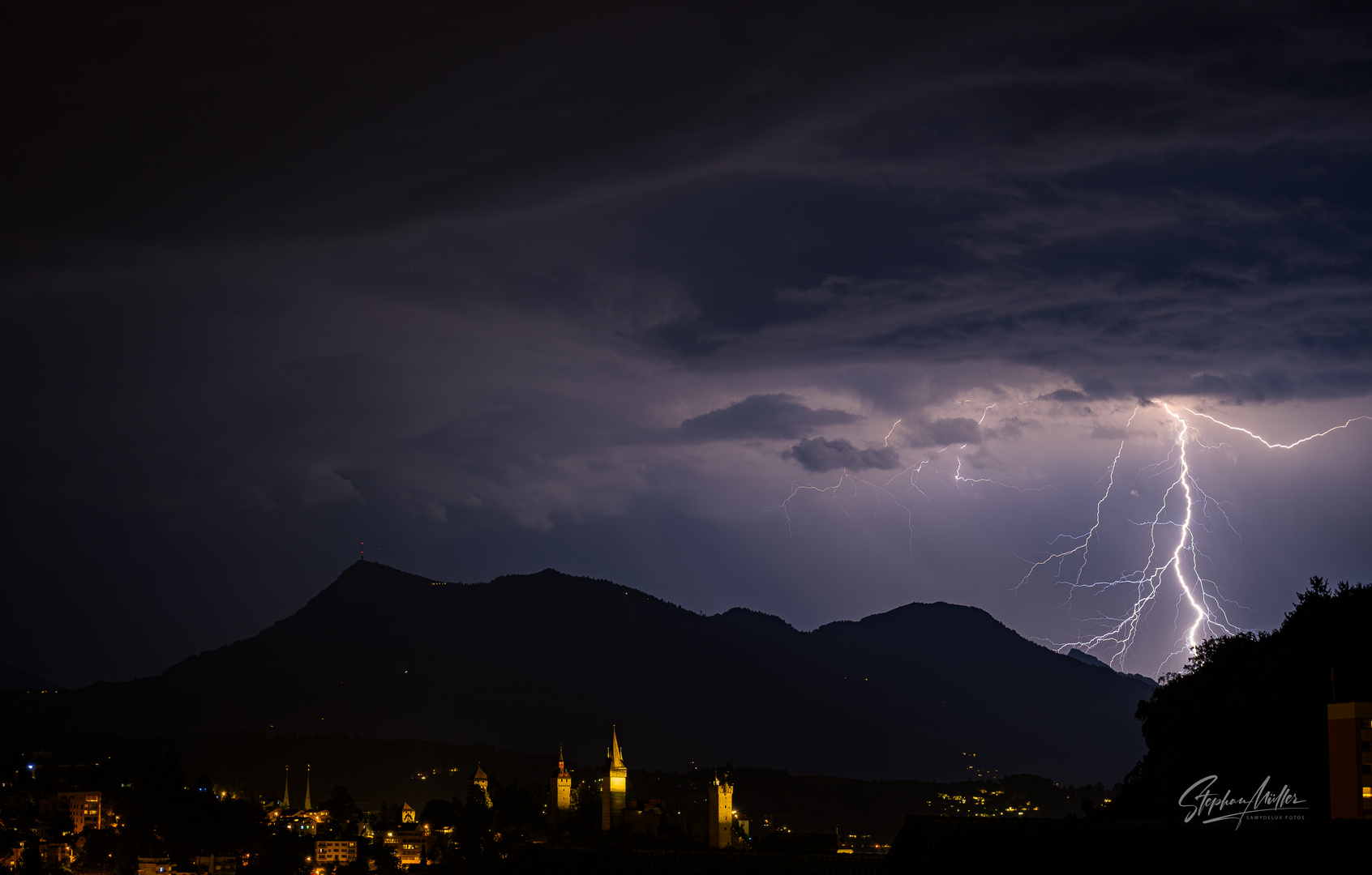 Blitz über der Rigi über Luzern