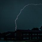 Blitz über der Schule