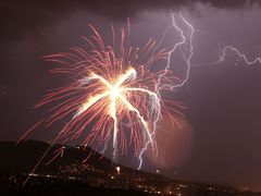 Blitz und Feuerwerk vereint zum 1. August in Bern