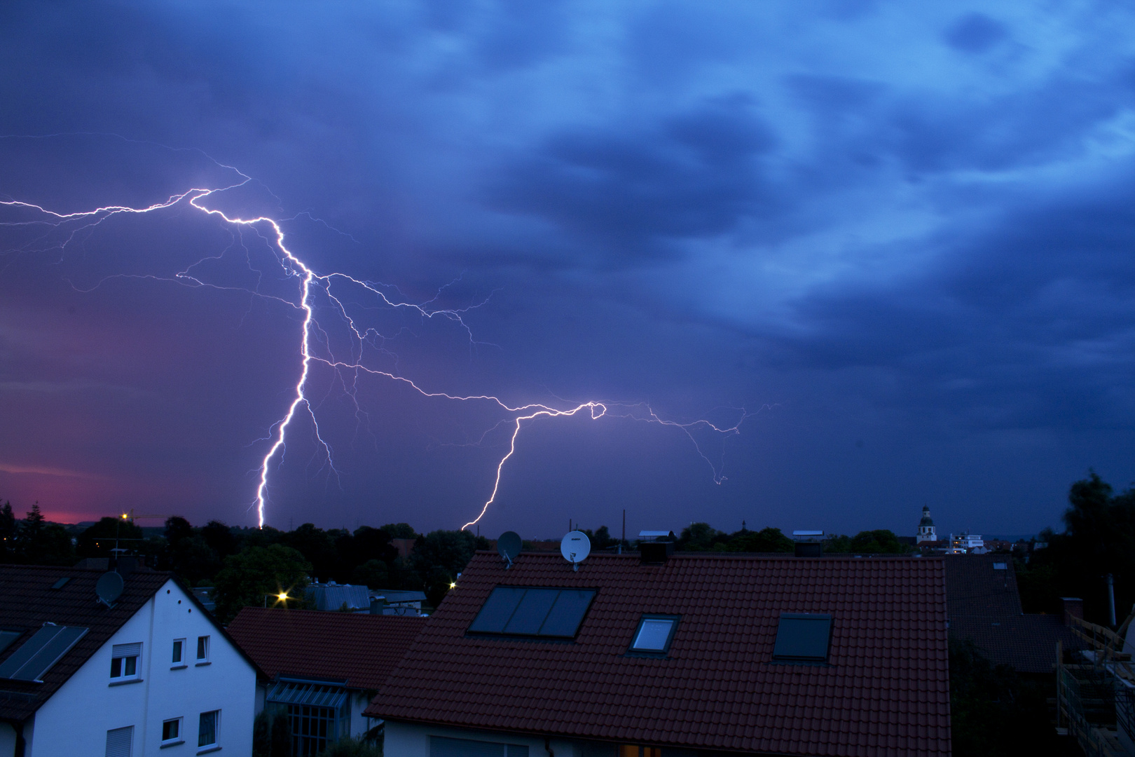 Blitz vor dem Sonnenuntergang