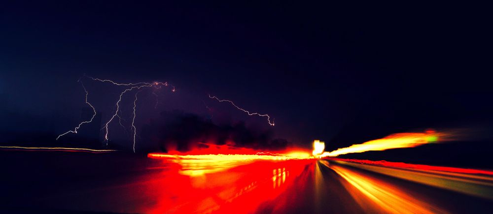 Blitze auf Autobahn