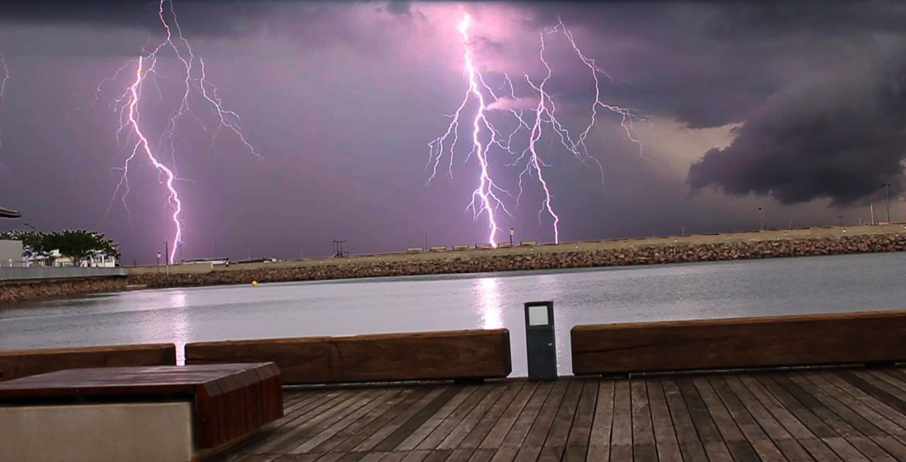 Blitze, Darwin Waterfront Precinct, 25. November 2014