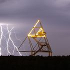 Blitze über das Tetraeder in Bottrop