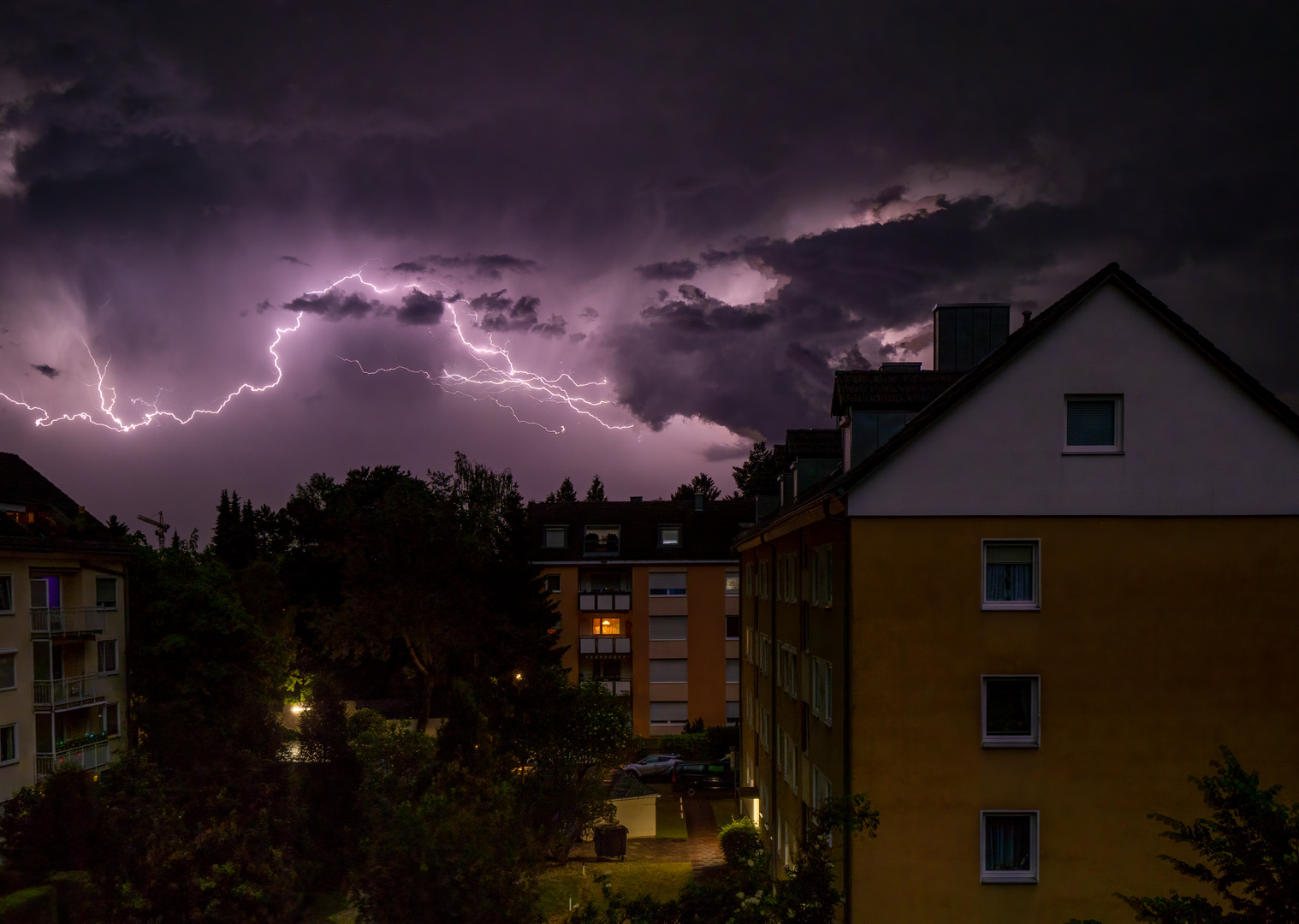 Blitze über der Stadt