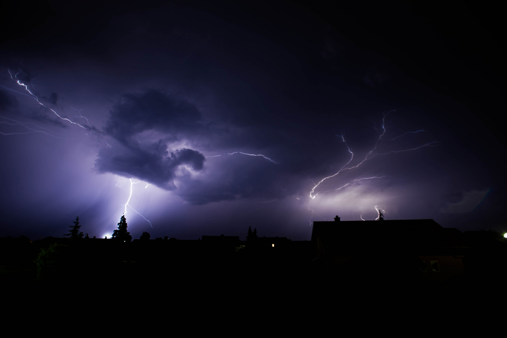 Blitze über Schierling in der Oberpfalz