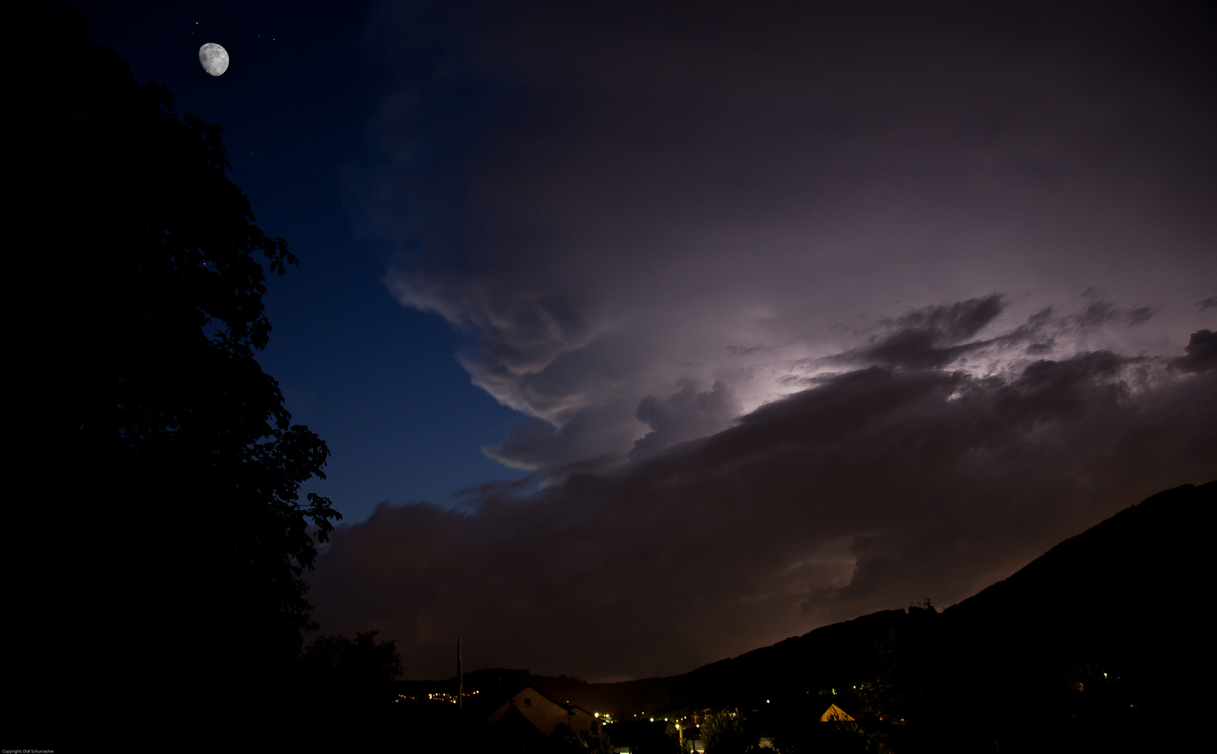 Blitze, Unwetter, Mond und Sterne