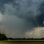 Blitzeinschlag auf dem Feld - Gewitter