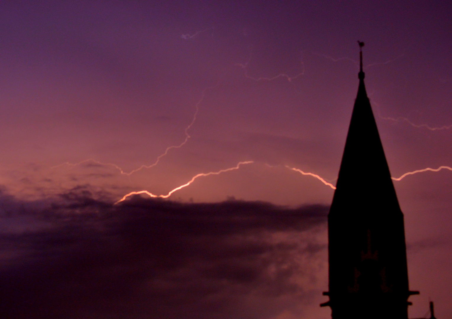 Blitzeinschlag im Kirchturm?