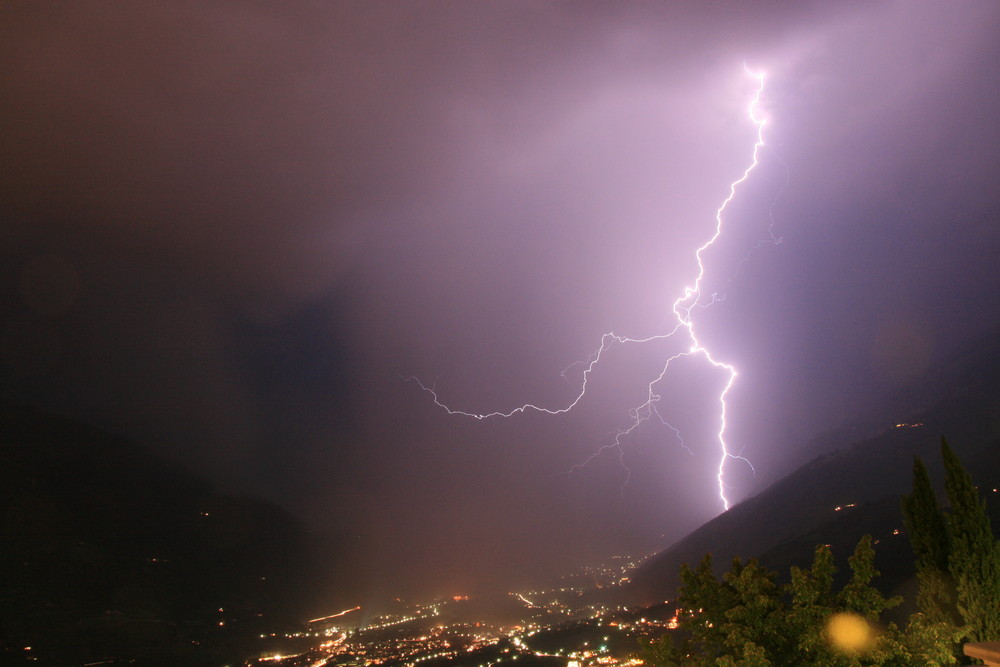 Blitzeinschlag zwischen Algund und Vellau (Südtirol)