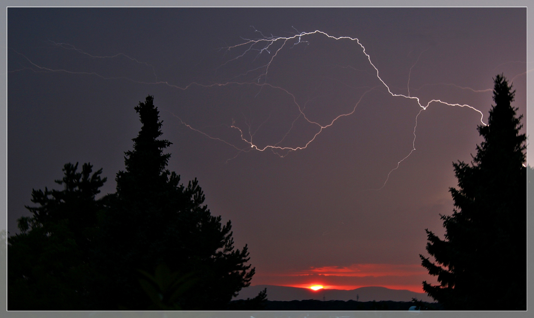 "Blitzender" Sonnenuntergang