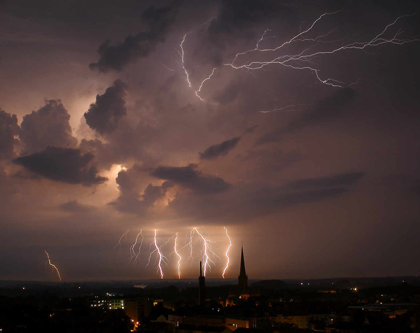 Blitzschauspiel über Wesel