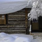 Blockhütte im Winter