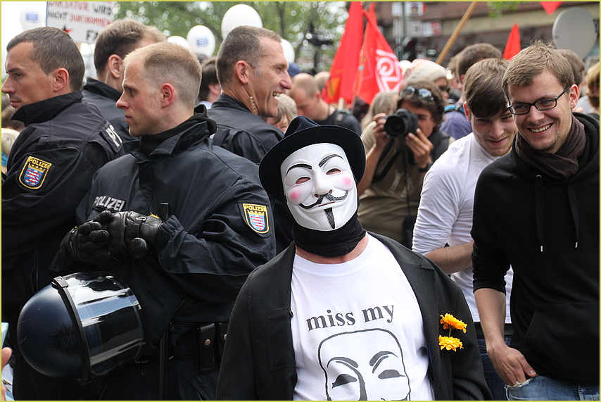 Blockupy FFM 2012 ... die Demo lächelt Ü1275K