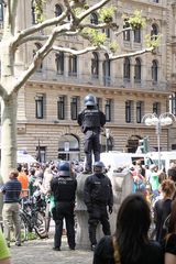 Blockupy FFM ... der Videopolizist ... Passanten lächeln Ü700K