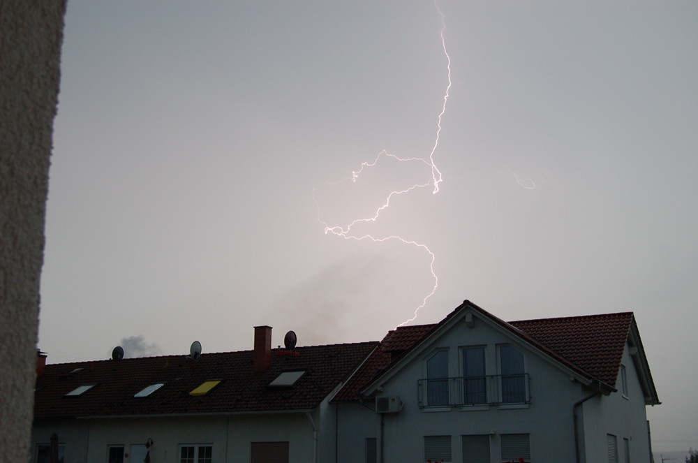 blöder Hintergrund aber schöner Blitz