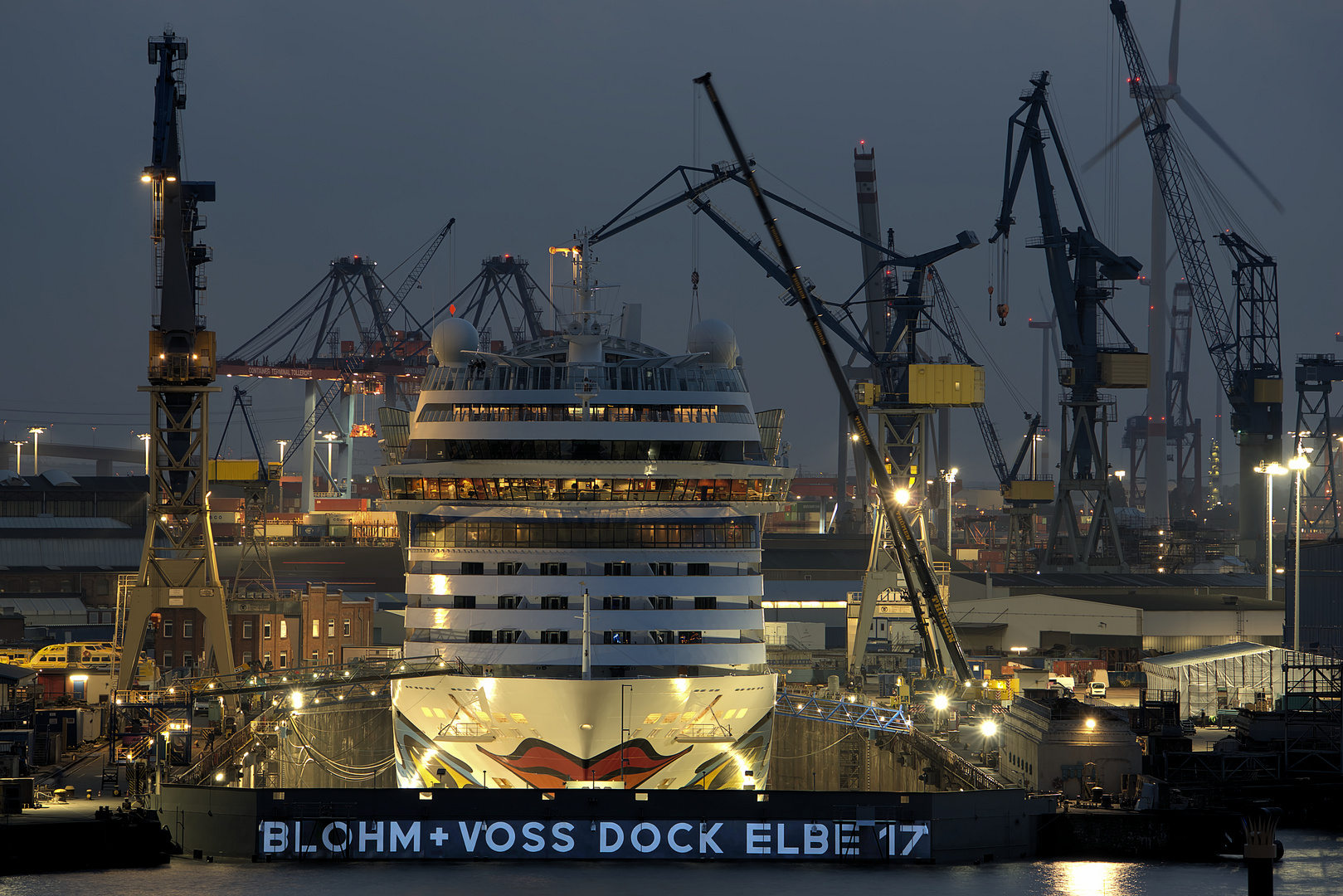 BLOHM    +    VOSS     DOCK     ELBE     17