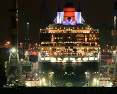 Blohm & Voss Elbe 17 mit QM2