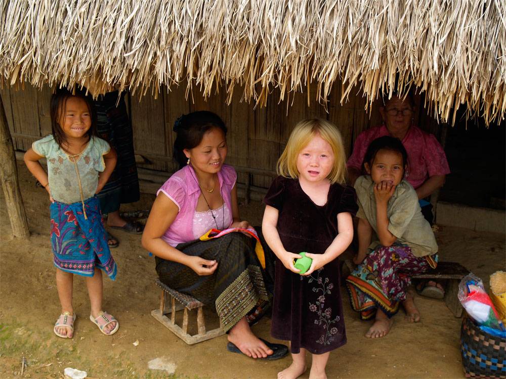 Blondes Mädchen in Laos?