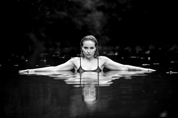 ...b(l)ond...girl...