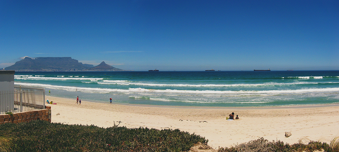 Blouberg - Bade, -und Surf-Strand mit Aussicht auf den Table Mountain...