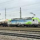 BLS 475 411 mit einem Kesselzug abfahrbereit in Duisburg-Wedau 