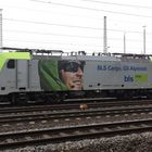 BLS 486 507 "Alpinisti" am 17.07.2017 mit Containerzug abgestellt in Duisburg - Wedau 