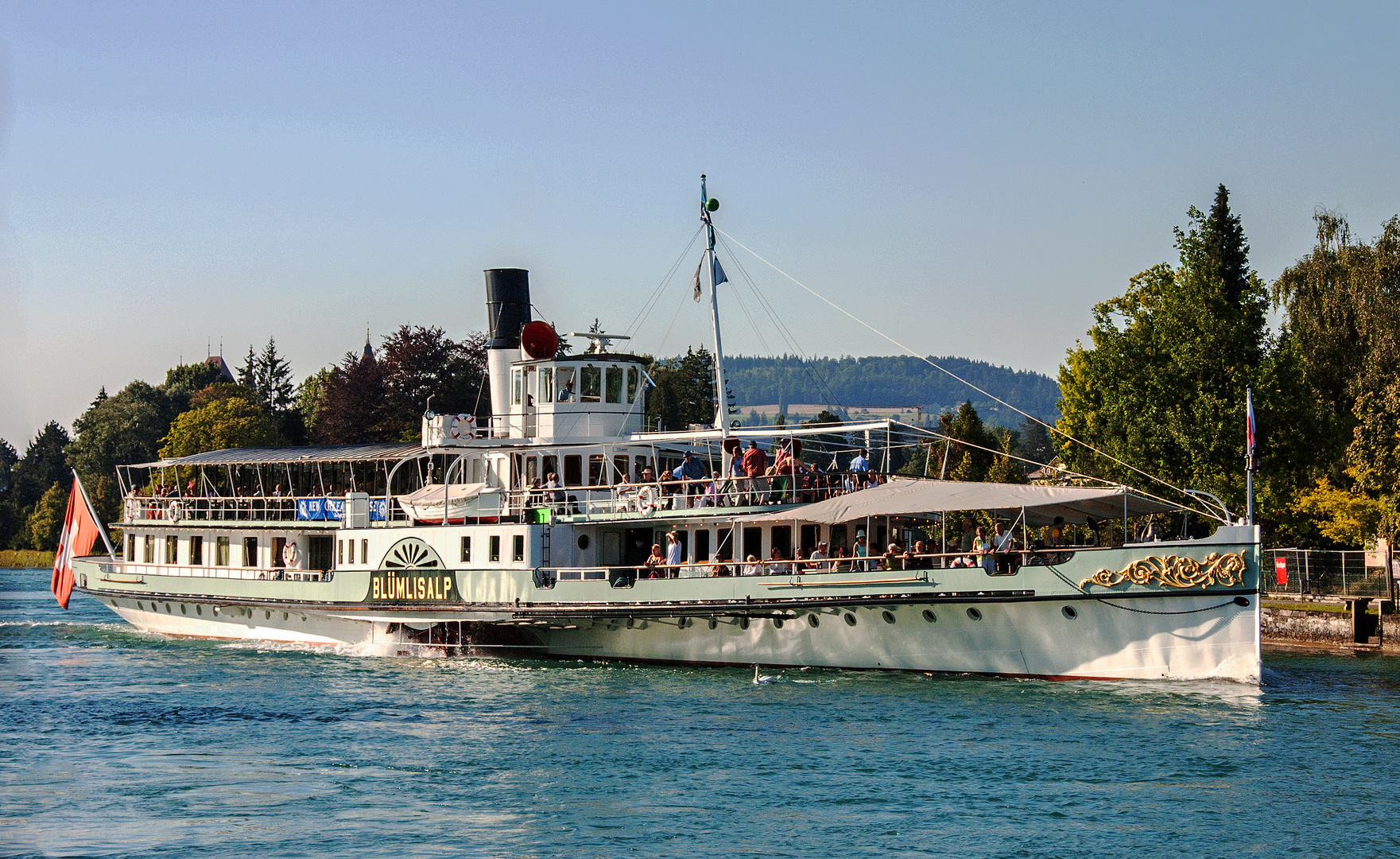 BLS  DS-Blüemlisalp  auf der Aare-Thunersee Berneroberland