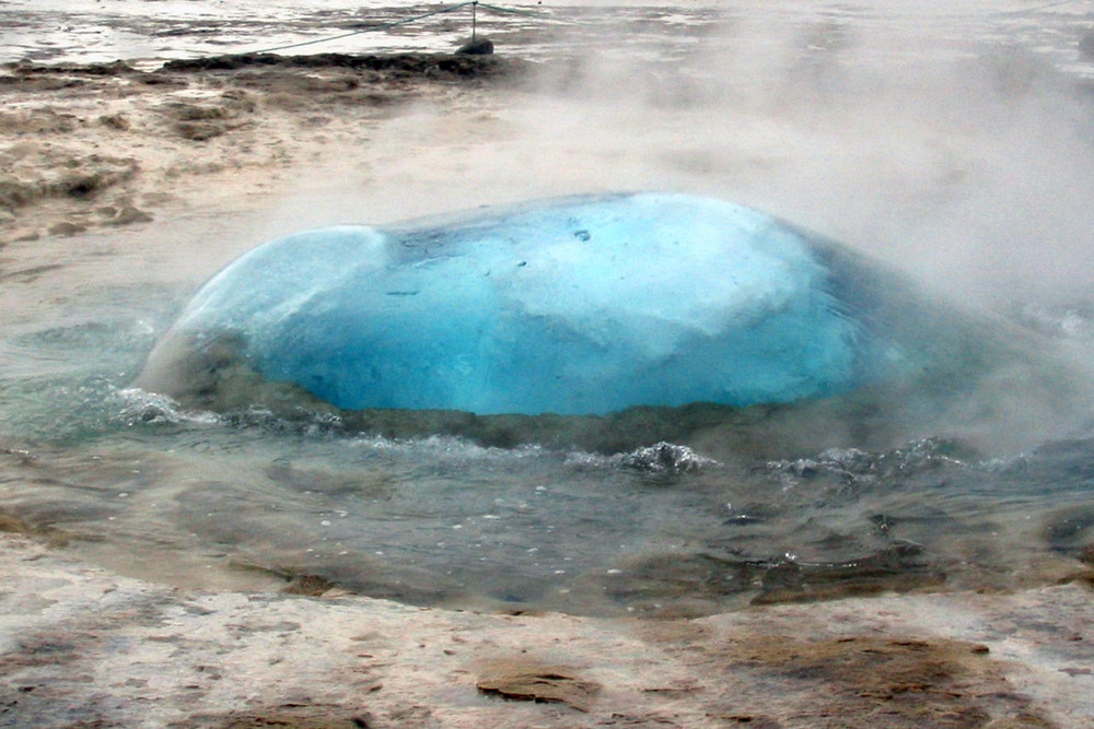 Blub und der Geysir eruptiert