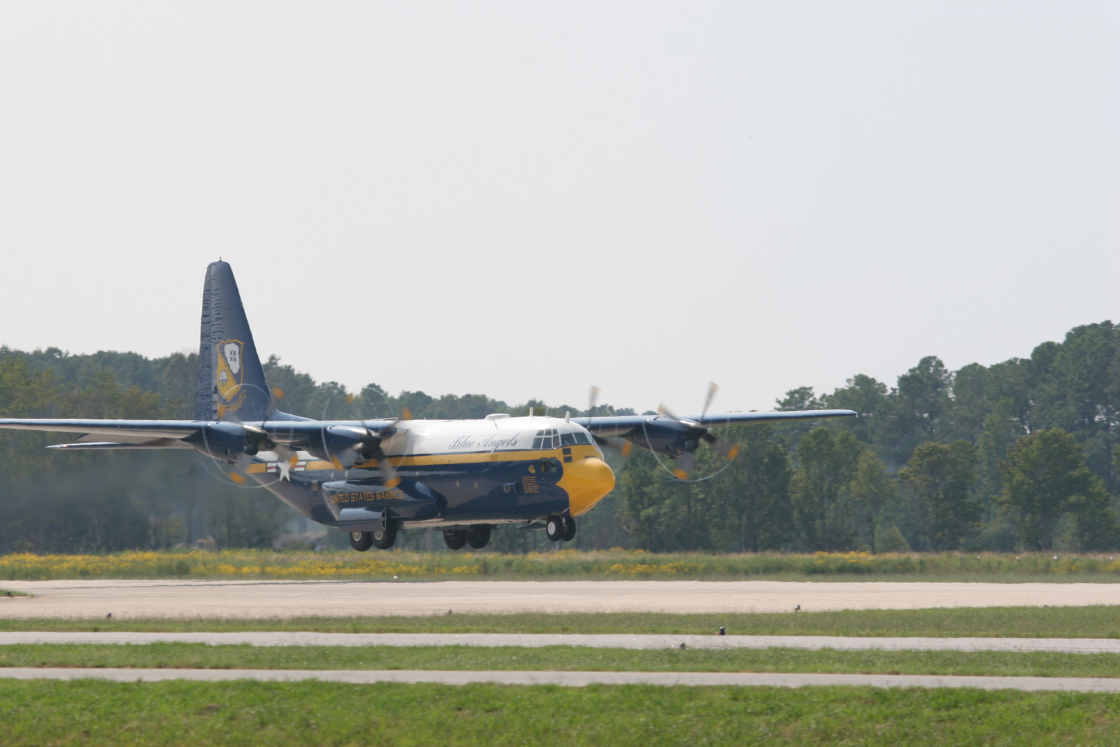 Blue Angels "Fat Albert" eine Hercules HC 130