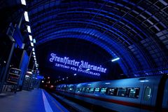 ~ blue arriving @ Hauptbahnhof Frankfurt ~