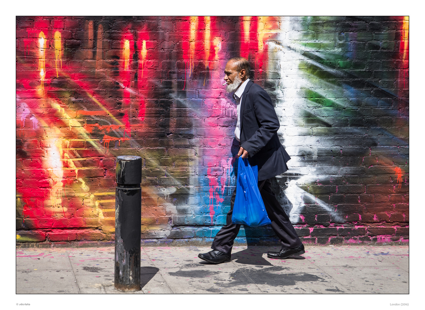 Blue bag, sunshine and night traffic