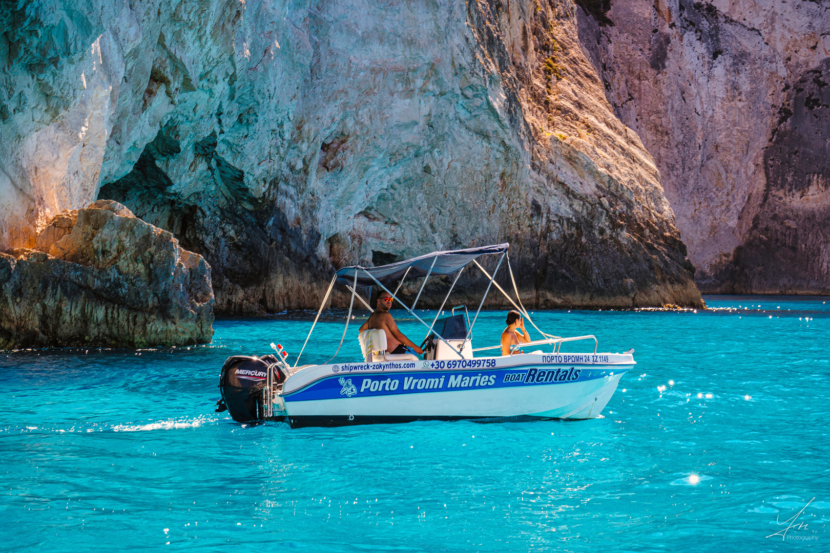 Blue Caves bei Porto Vromi