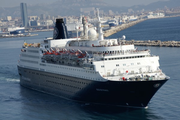 Blue de France beim auslaufen von Marseille