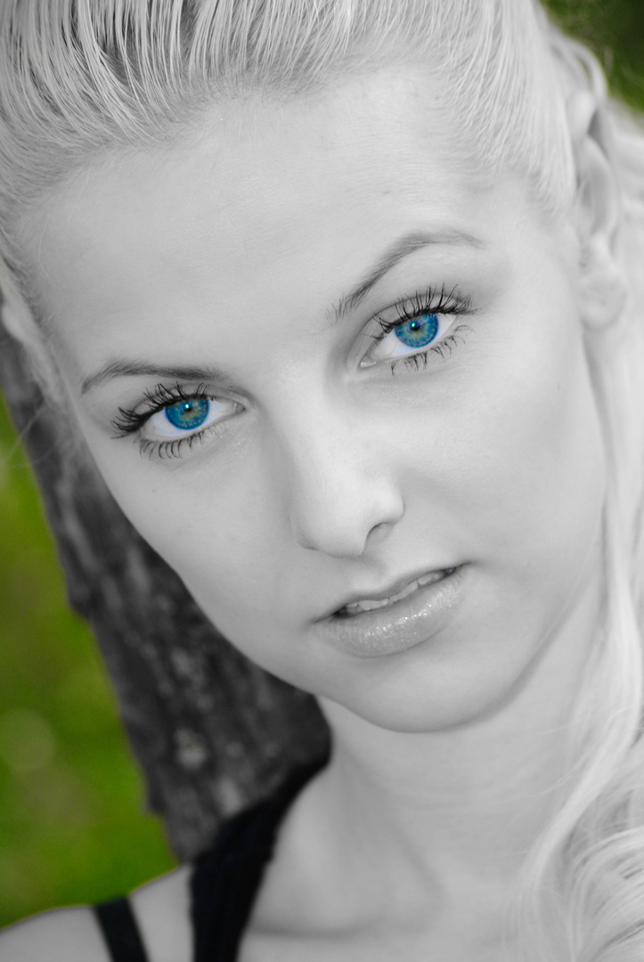 "blue eyes"