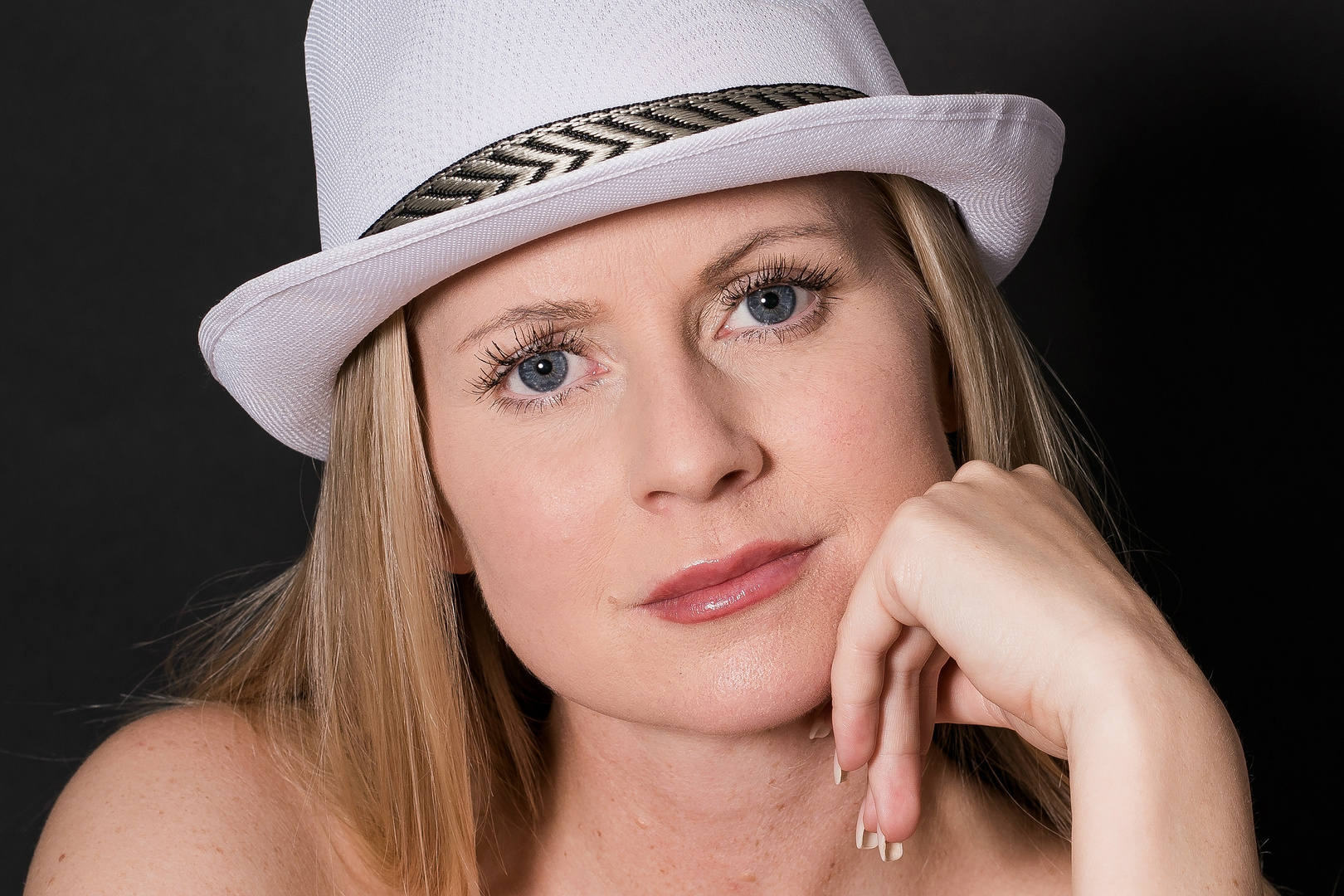 Blue eyes Beauty with a hat 