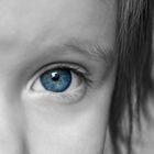 blue grey eye