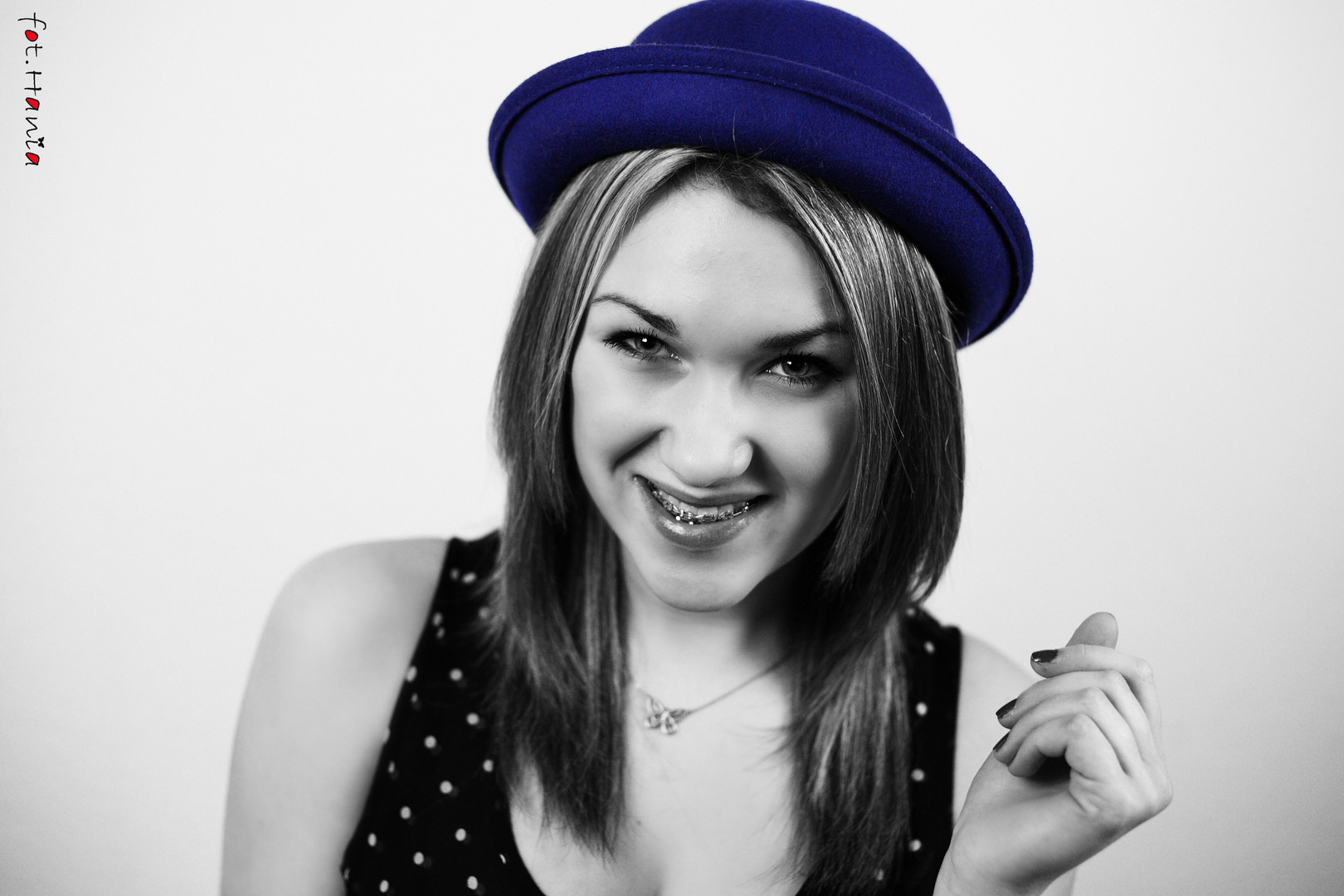 blue hat