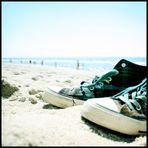 blue heaven... the sea... beach... chucks...