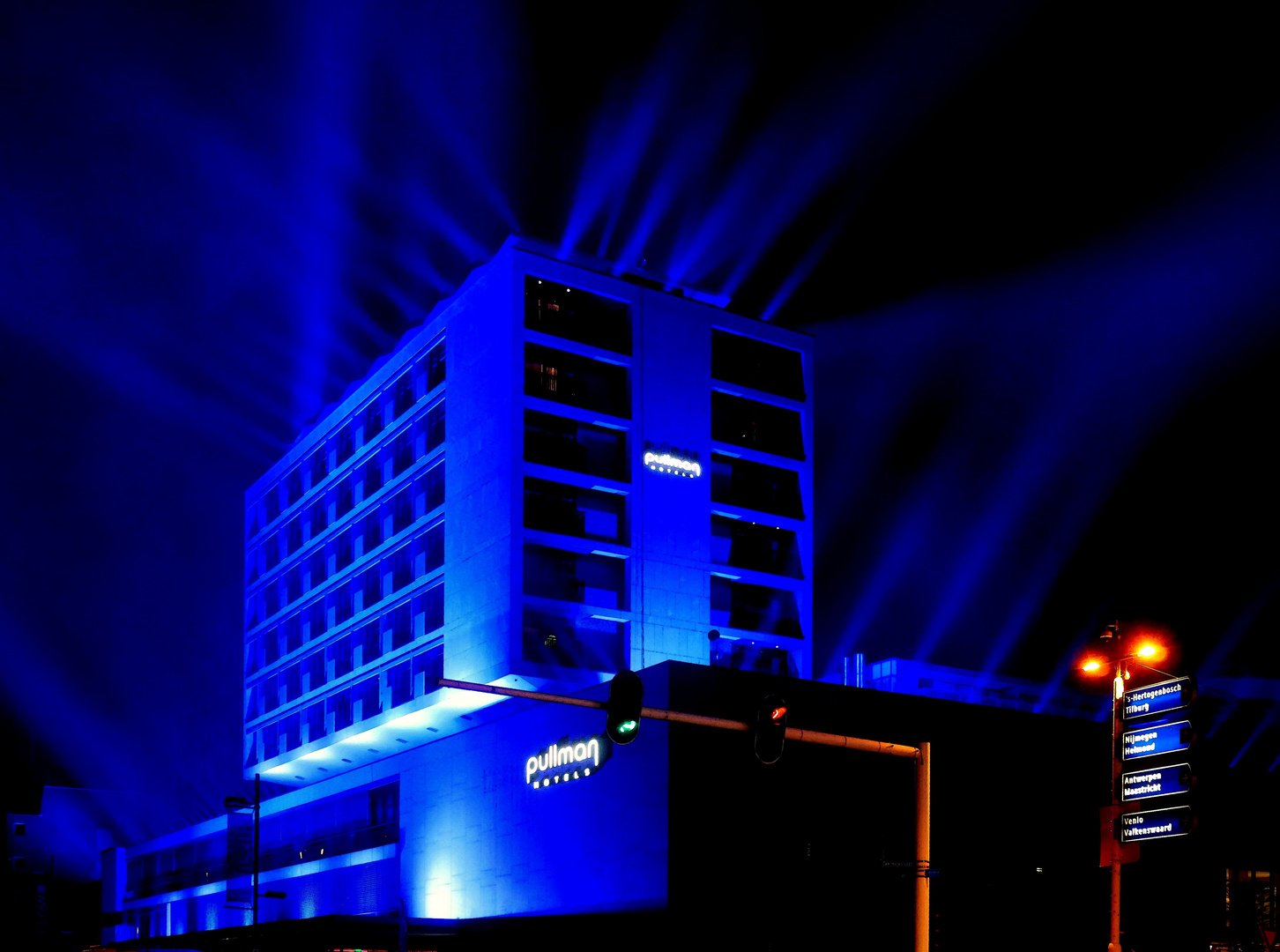 «Blue Hotel»